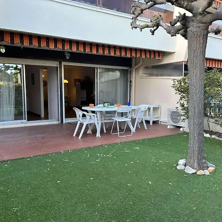 T2 6 Couchages Avec Jardin Prive Et Terrasse Au Grau-du-roi, A Deux Pas De La - Fr-1-250-223 Apartment