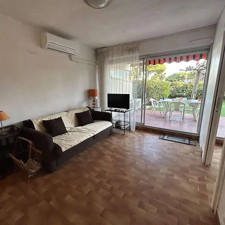 T2 6 Couchages Avec Jardin Prive Et Terrasse Au Grau-du-roi, A Deux Pas De La - Fr-1-250-223 *