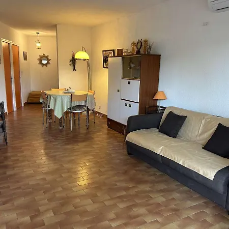 T2 6 Couchages Avec Jardin Prive Et Terrasse Au Grau-du-roi, A Deux Pas De La - Fr-1-250-223 * Le Grau-du-Roi