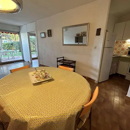 T2 6 Couchages Avec Jardin Prive Et Terrasse Au Grau-du-roi, A Deux Pas De La - Fr-1-250-223 Apartment Le Grau-du-Roi